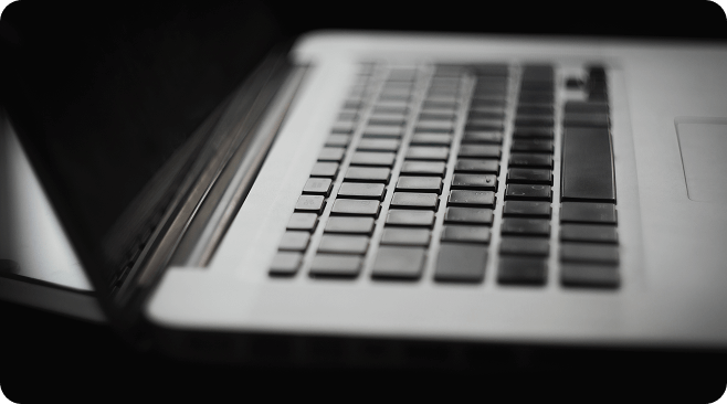 Zumiran otvoreni laptop